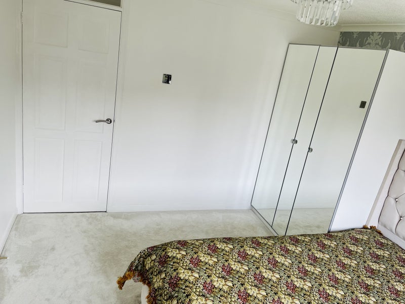 Large Double Room for Female, own bathroom - student accommodation in Milton Keynes - img_7