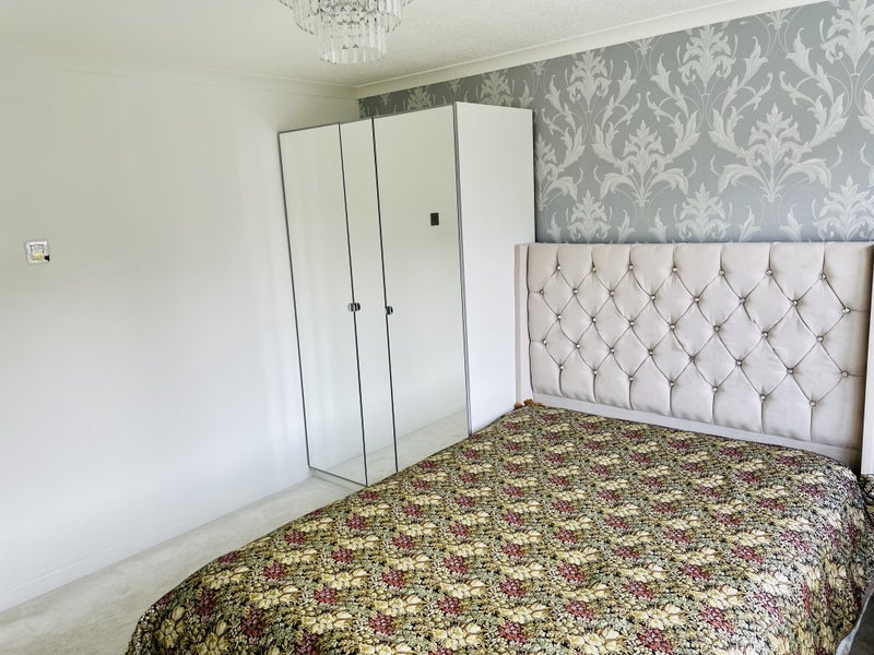 Large Double Room for Female, own bathroom - student accommodation in Milton Keynes - img_8