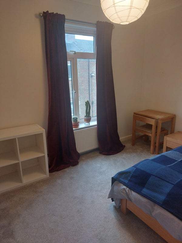 Large double room for short term stay - student accommodation in York - img_3