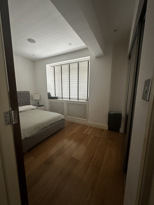 Large double room for single female occupancy - student accommodation in Uxbridge - img_3