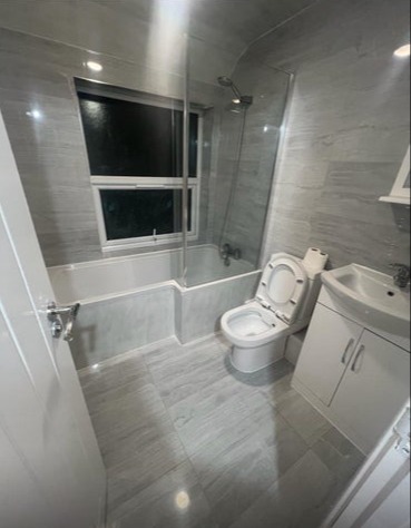Large double room for single female occupancy - student accommodation in Uxbridge - img_4