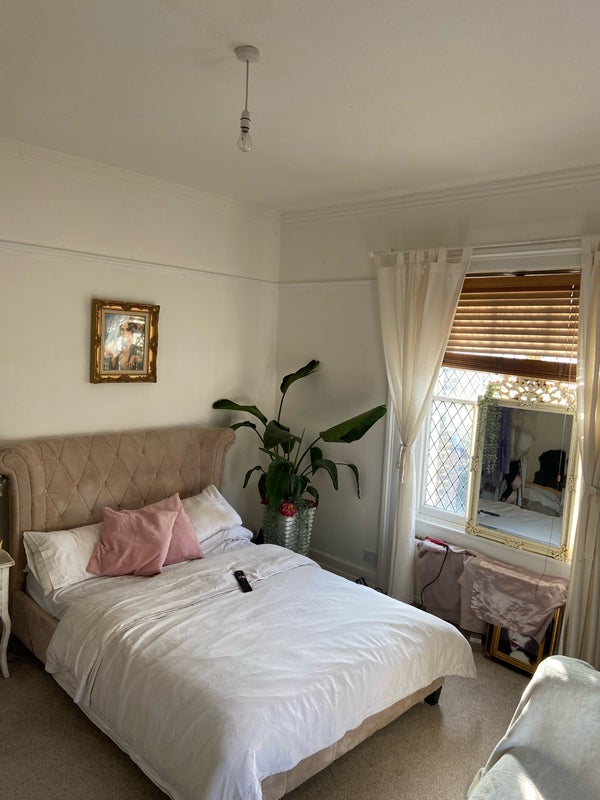 Large Double Room In 1200 Sq Ft Apartment - student accommodation in Shepherds Bush - img_1