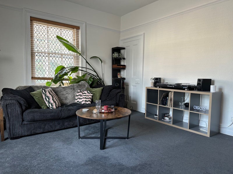 Large Double Room In 1200 Sq Ft Apartment - student accommodation in Shepherds Bush - img_2