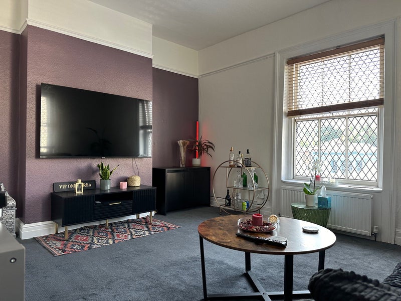 Large Double Room In 1200 Sq Ft Apartment - student accommodation in Shepherds Bush - img_3