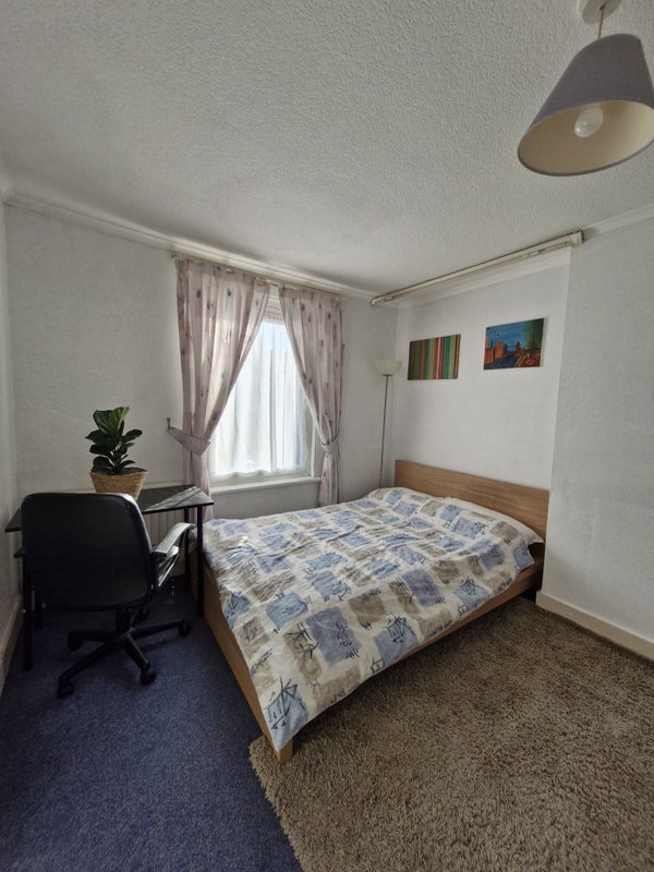 Large double room in Barking £700 - student accommodation in Barking - img_1