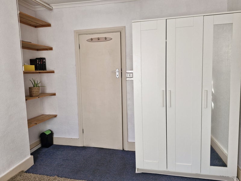 Large double room in Barking £700 - student accommodation in Barking - img_2