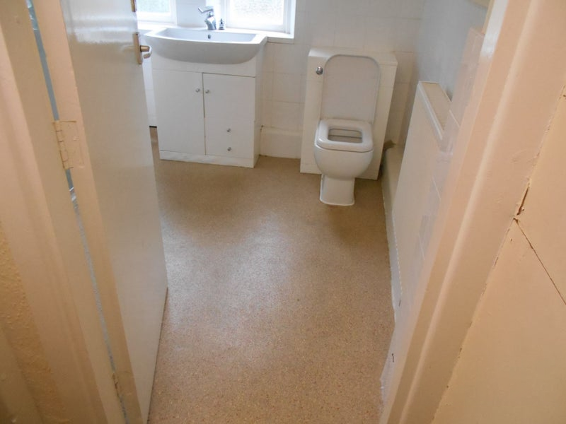 Large double room in great BD8 location - student accommodation in Bradford - img_2