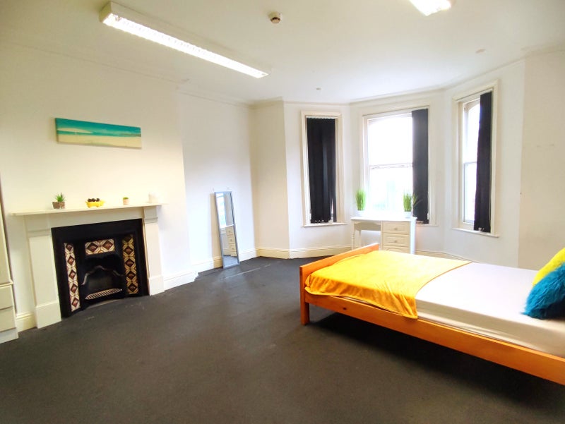 Large double room  in the town cent - student accommodation in Bournemouth - img_2