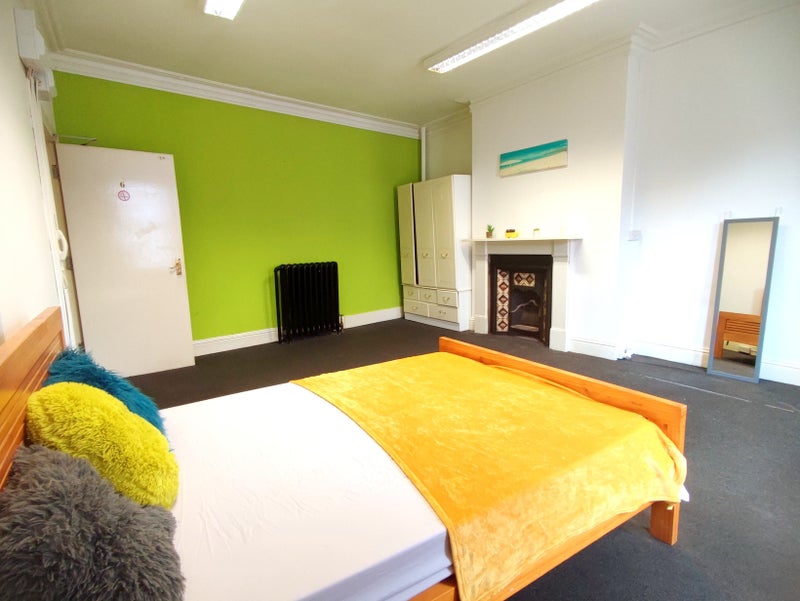 Large double room  in the town cent - student accommodation in Bournemouth - img_1