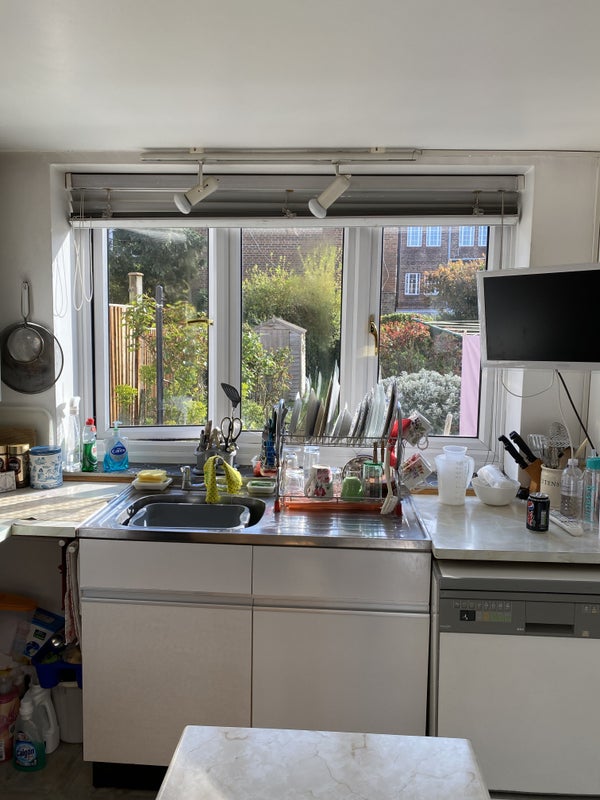 Large double room near Surbiton Station - student accommodation in Surbiton - img_7