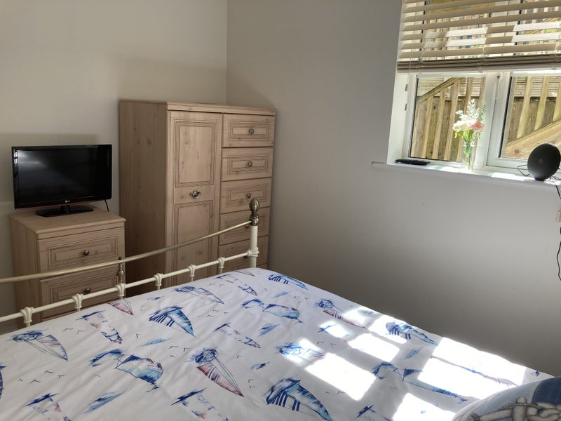 Large double room, separate shower & kitchen area - student accommodation in Falmouth - img_2