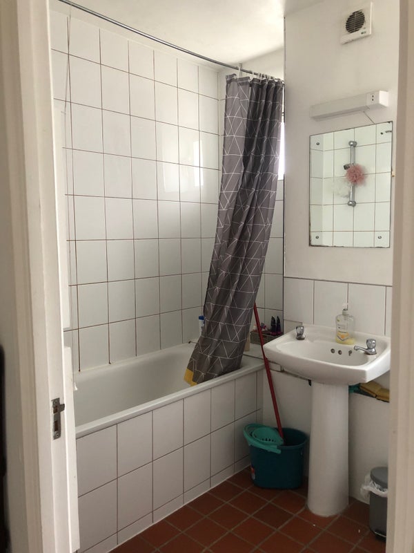 Large Double Room w/Balcony in Haggerston - student accommodation in Broadway Market - img_4