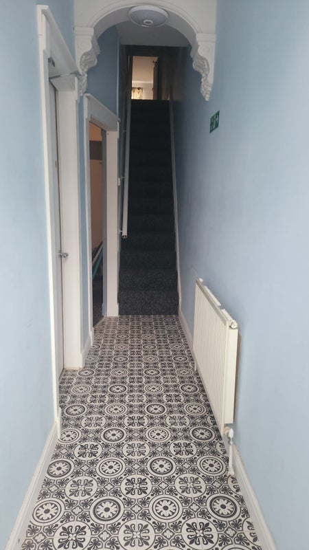 Large double room with attach toilet/shower room - student accommodation in Grimsby - img_7
