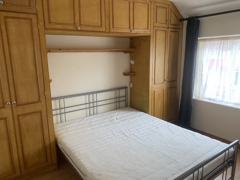 Large double room with own bath, for single - student accommodation in Sutton - img_1