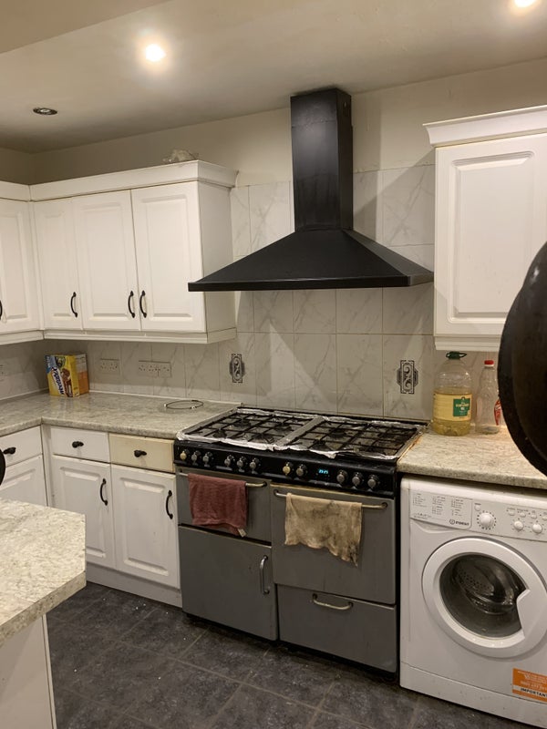 Large double room with own bath, for single - student accommodation in Sutton - img_4