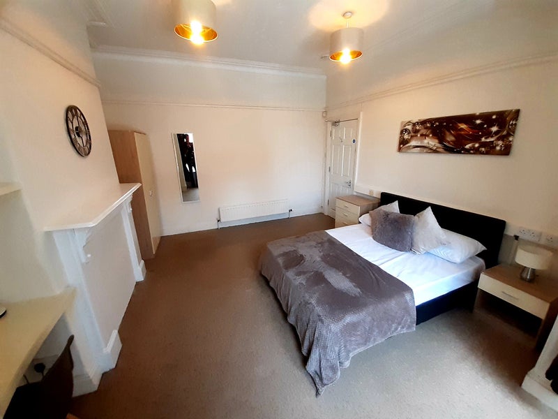 Large Double Room with Shared Bathroom - student accommodation in Rotherham - img_2