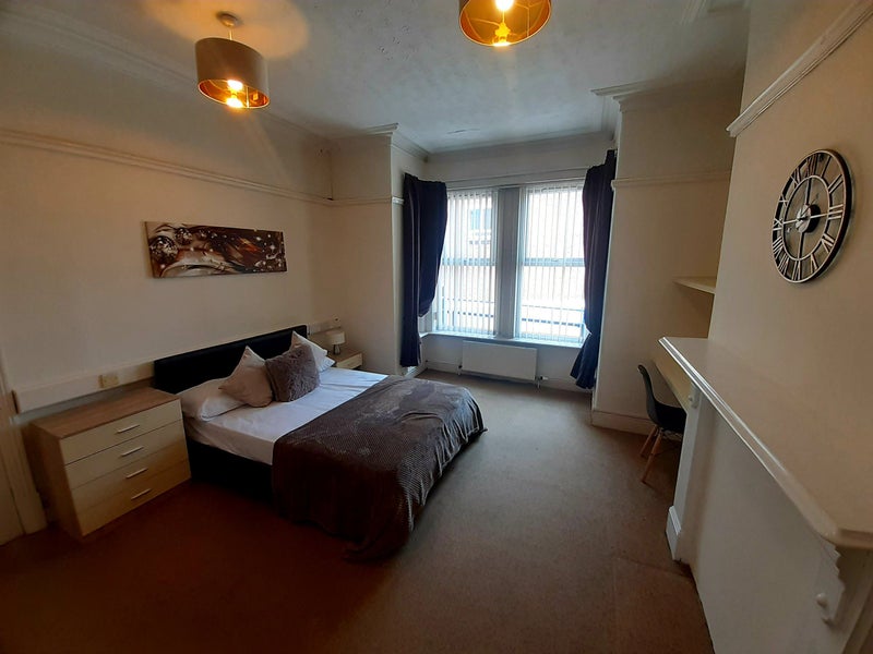 Large Double Room with Shared Bathroom - student accommodation in Rotherham - img_5