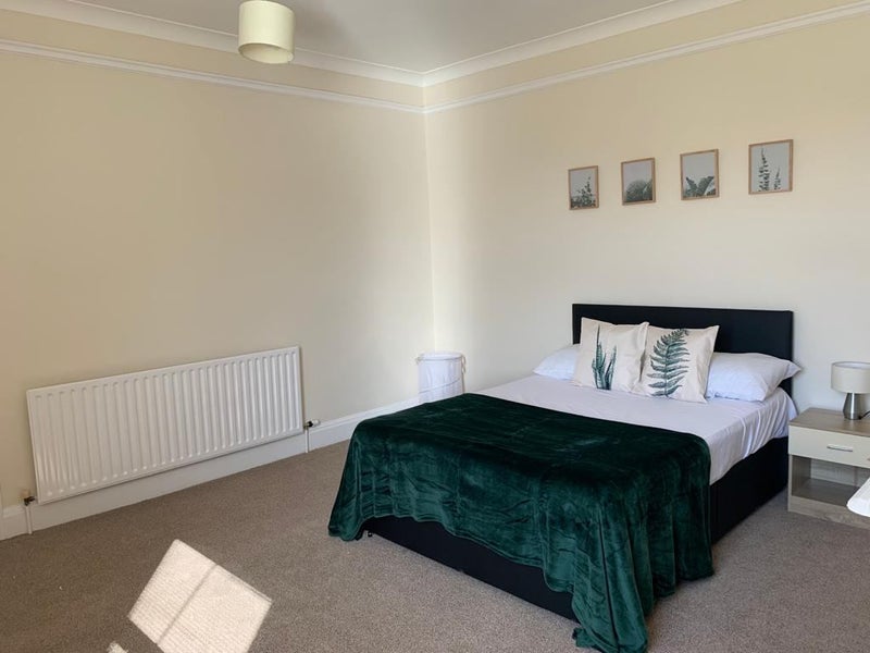 Large Double Room with Shared Bathroom - student accommodation in Rotherham - img_7