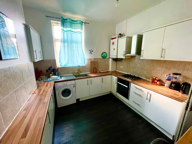 Large Double Room - student accommodation in Kilburn - img_2