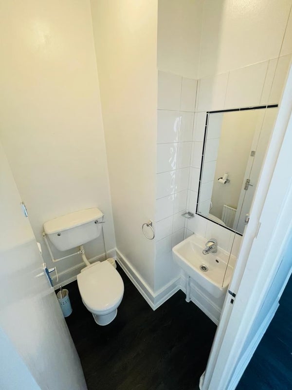 Large Double Room - student accommodation in Kilburn - img_5