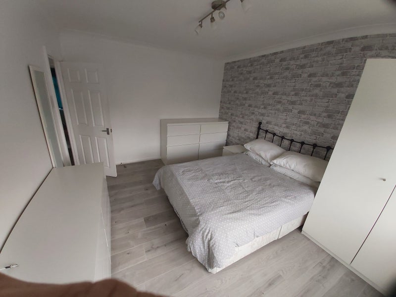 Large double room. - student accommodation in Ewell - img_4