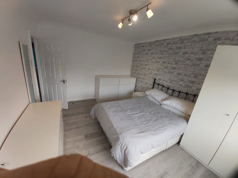 Large double room. - student accommodation in Ewell - img_6