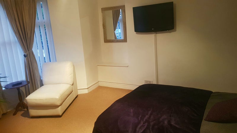 Large double room - student accommodation in Treforest - img_2