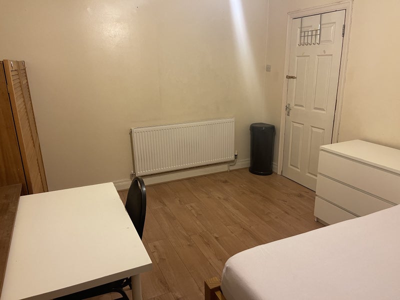 Large Double Student Bedroom To Rent Near Uni - student accommodation in Kingston - img_8