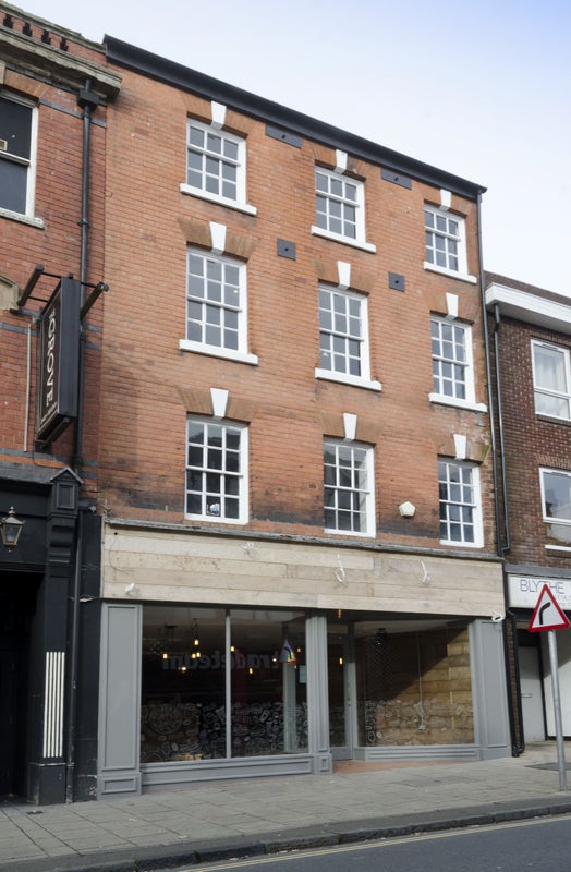 Large Ensuite Bedroom on High Street inc Bills - student accommodation in Bromsgrove - img_1