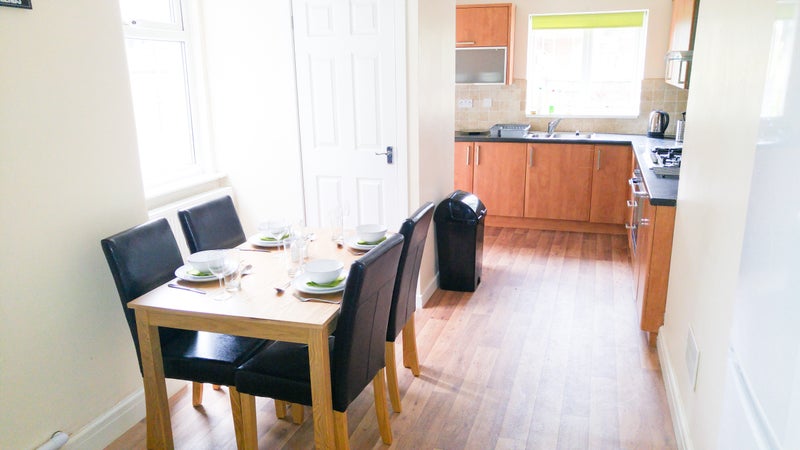 Large En-suite 🛏 Near Stretford Metro link 🚊 - student accommodation in Stretford - img_1