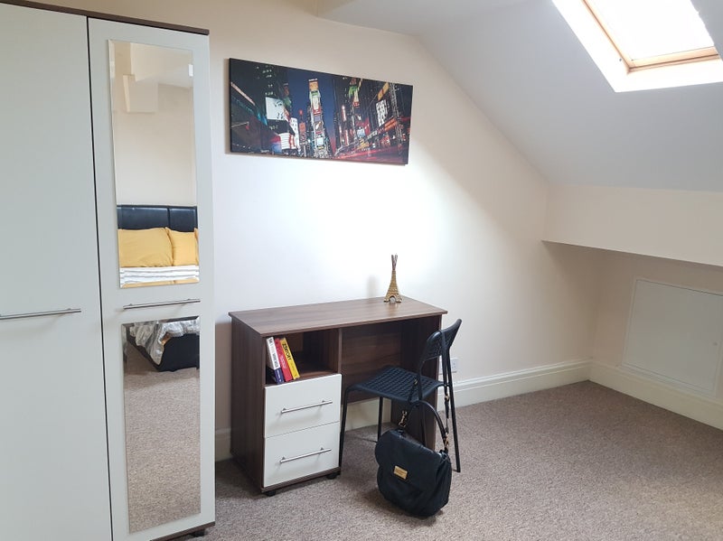 Large En-suite 🛏 Near Stretford Metro link 🚊 - student accommodation in Stretford - img_5