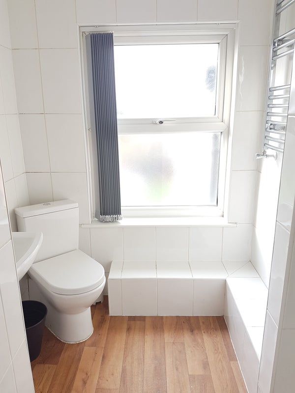 Large En-suite 🛏 Near Stretford Metro link 🚊 - student accommodation in Stretford - img_7