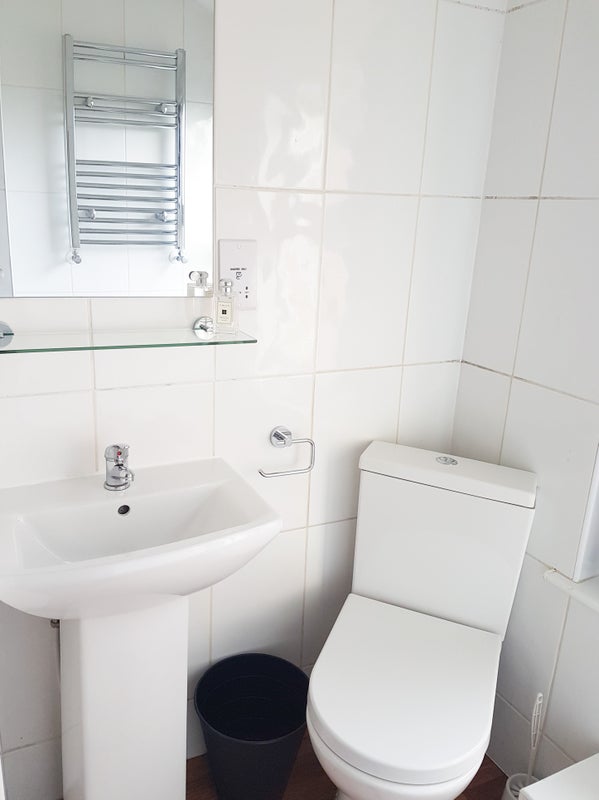 Large En-suite 🛏 Near Stretford Metro link 🚊 - student accommodation in Stretford - img_8