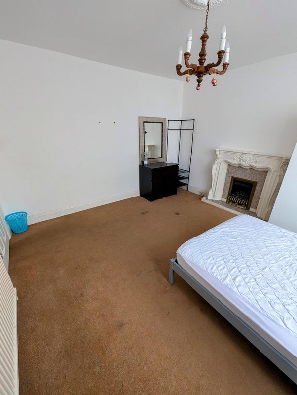 Large En-Suite Room 5 min walk from Barking stn - student accommodation in Barking - img_1