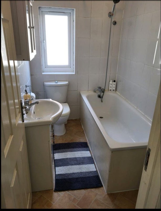 Large Ensuite Room in Friendly House Share £950pm - student accommodation in Acton Town - img_7
