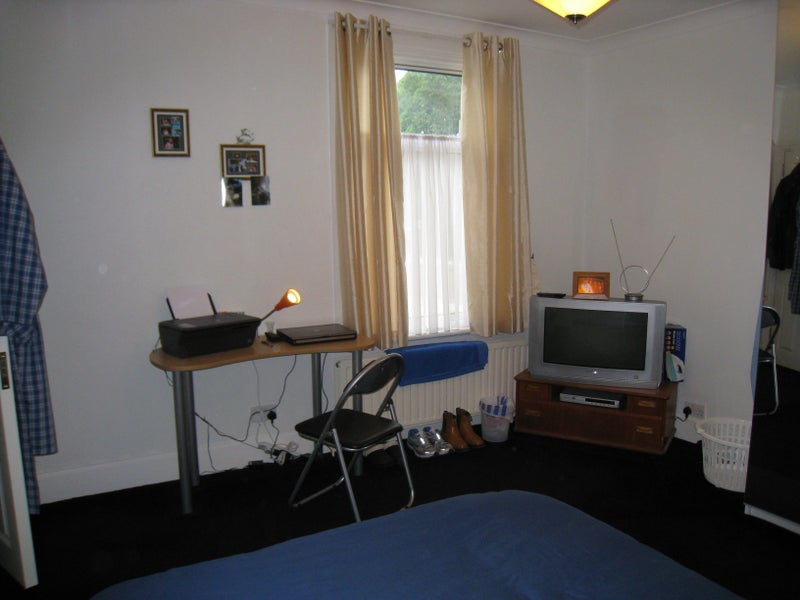 Large room central Romford - student accommodation in Romford - img_1