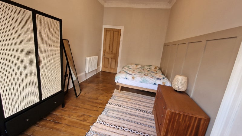Large room in beautiful flat with 2 class humans - student accommodation in Dennistoun - img_7