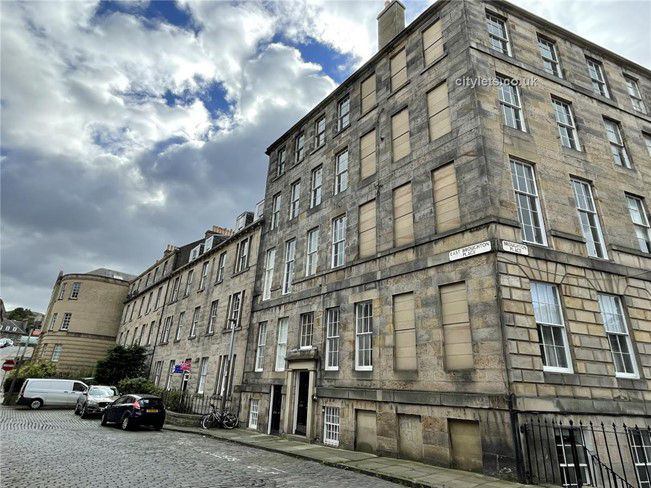 Large Room in Central Edinburgh Seeks Tenant - student accommodation in Edinburgh - img_2