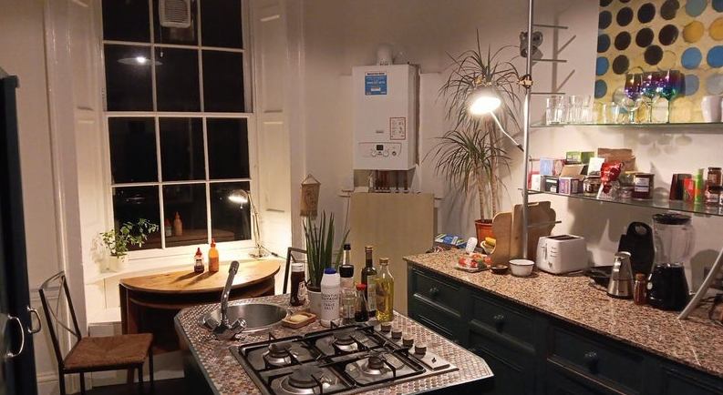 Large Room in Central Edinburgh Seeks Tenant - student accommodation in Edinburgh - img_5