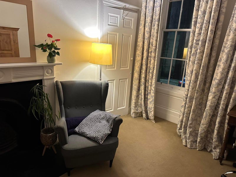 Large Room in Central Edinburgh Seeks Tenant - student accommodation in Edinburgh - img_3