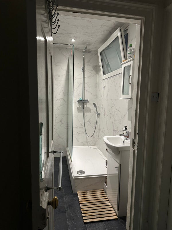 Large Room in Central Edinburgh Seeks Tenant - student accommodation in Edinburgh - img_7