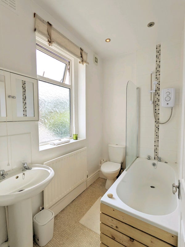 Large room in peaceful period home - student accommodation in Preston - img_3