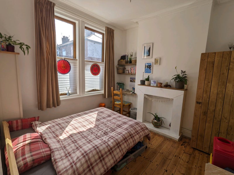 Large room in peaceful period home - student accommodation in Preston - img_5