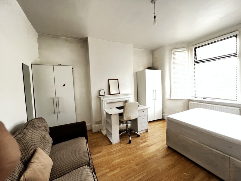 Double room in prime location with a kitchen student accommodation in East Ham - img_6
