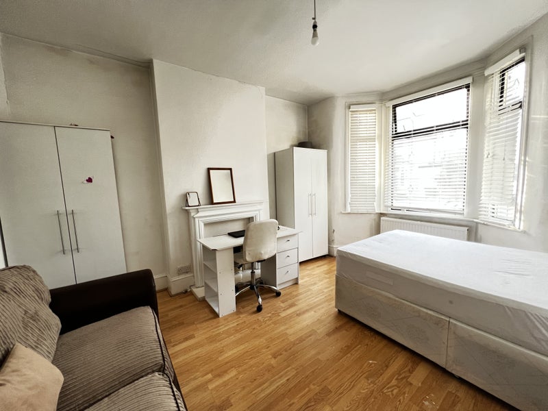 Double room in prime location with a kitchen student accommodation in East Ham - img_7