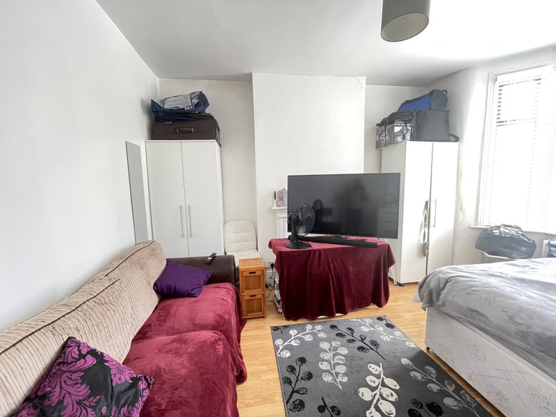 Double room in prime location with a kitchen student accommodation in East Ham - img_8