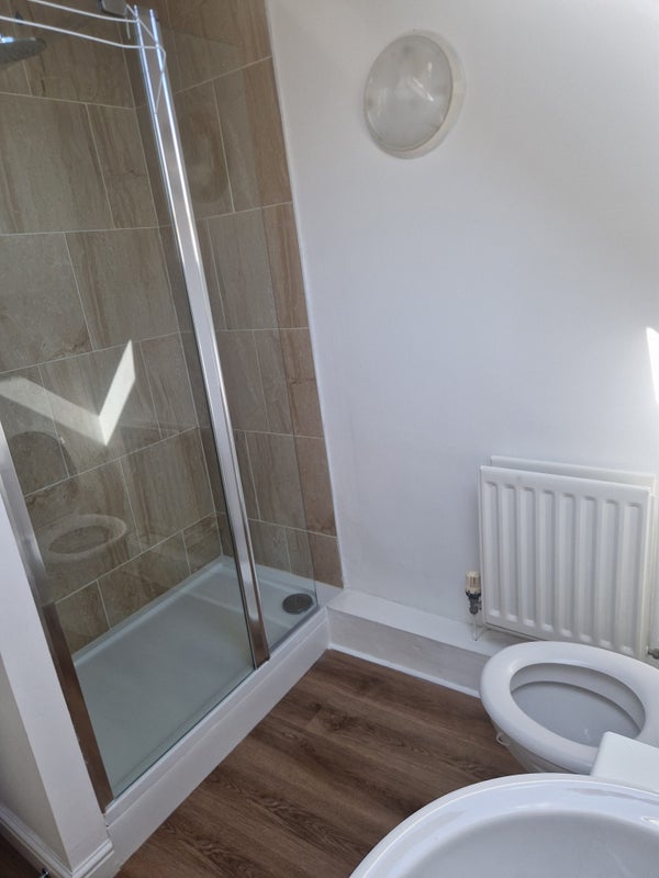 Large room - top floor, own bathroom - student accommodation in Bridgwater - img_3