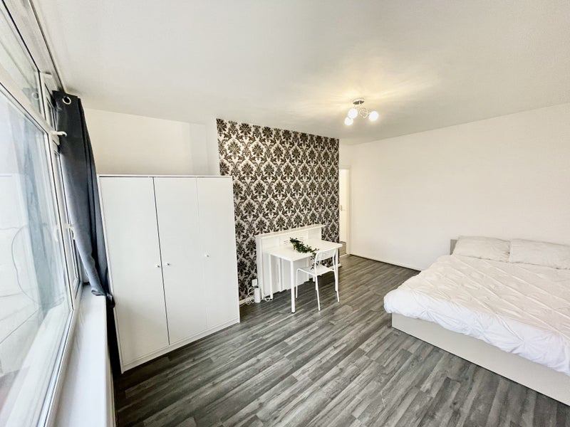 Large Room W Balcony near Chelsea - student accommodation in Clapham - img_3