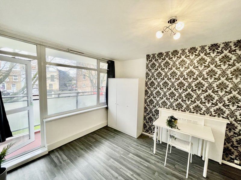 Large Room W Balcony near Chelsea - student accommodation in Clapham - img_2