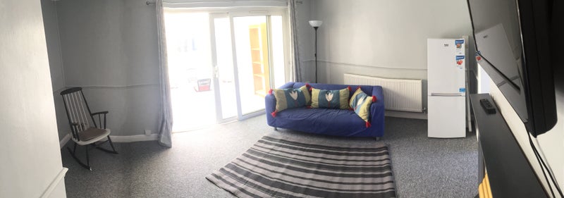 Large Room walk to Uni/Research Park/Hospital - student accommodation in Guildford - img_3